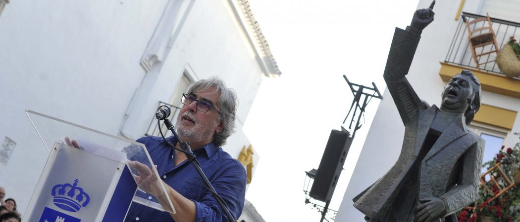 Augusto Arana, autor del monumento a El Lebrijano: «Ser creativo es aprender a convivir con la duda»
